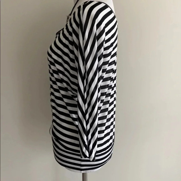 •WHBM• Double V Dressy Tee, Like new💕 - Picture 5 of 8